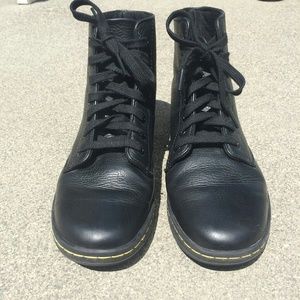 Dr Martens Black Leyton US 8, UK 6, EU 39